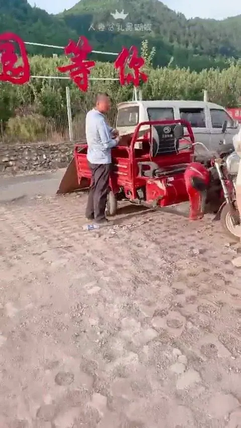 Poster of Cô gái không mặc quần lót khoe lồn cho người ta xem