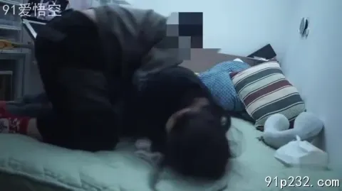 Poster of Gái xinh nằm ngủ bị anh họ đè ra bú lồn, kháng cự tí rồi nằm rên vì sướng