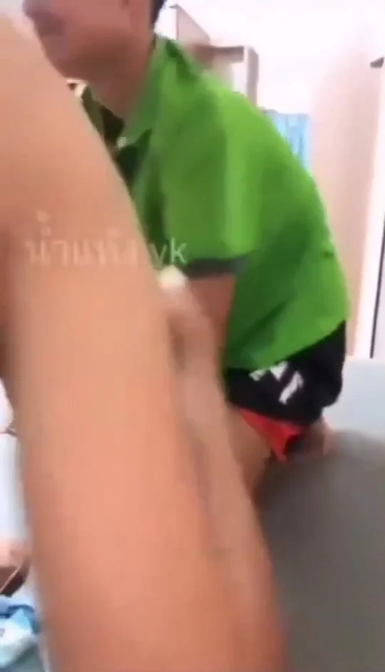 Chị gái nứng lồn nhờ thằng em họ thủ dâm ai dè nó nhéc cả bàn tay vào lồn chị nó.