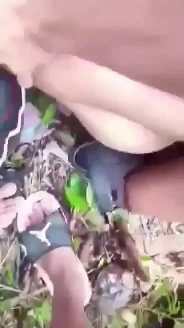 Em sinh viên 2k3 tin vào đám bạn vào rừng chơi ai dè bị tụi nó đụ tập thể.