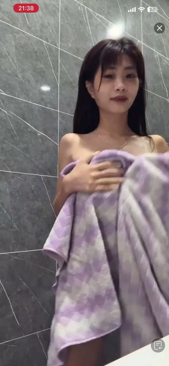 Idol tiktok Mai Linh aka NgọcNhi2k mình dây vú bự live show hàng móc lồn kím tiền